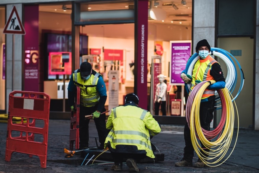 Rollout of full fibre broadband smashes targets in Wales