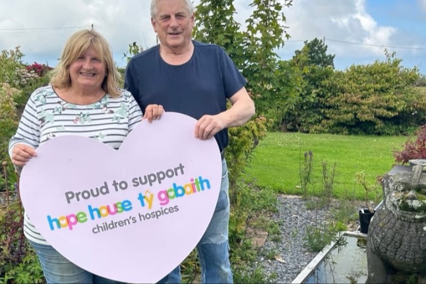Tea, cakes and acres of gardens for hospice supporters