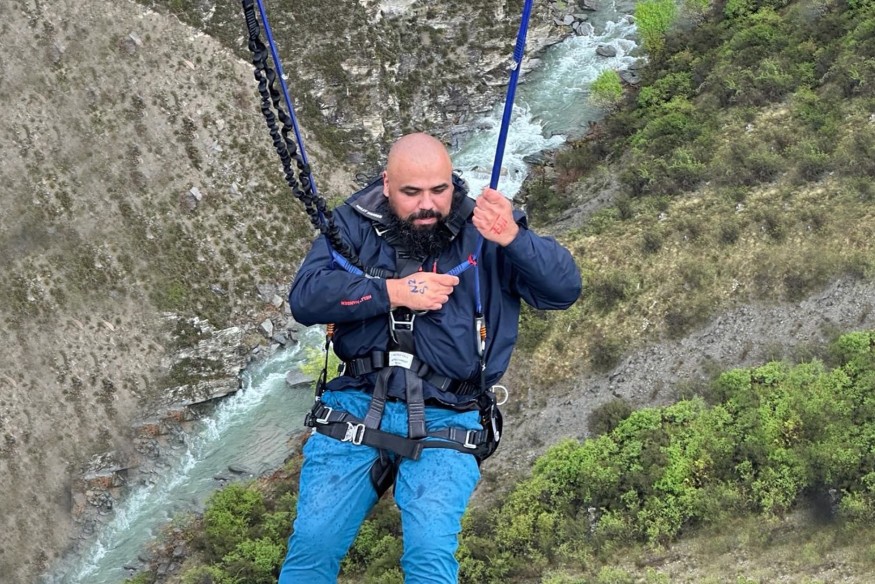 TV chef flies through the air on world’s biggest swing