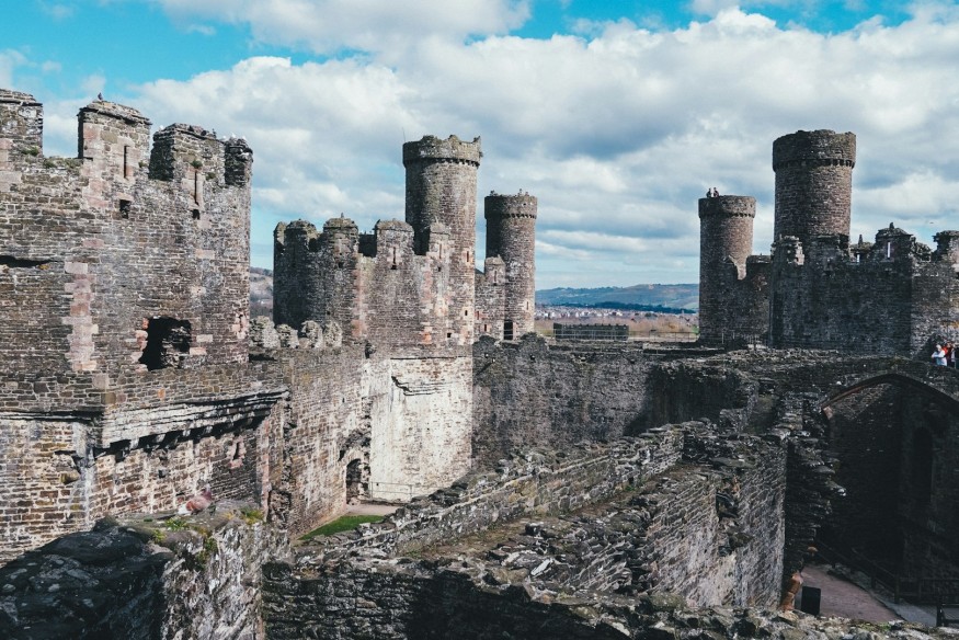 Visitor levy on tourism proceeds to next stage in the Senedd